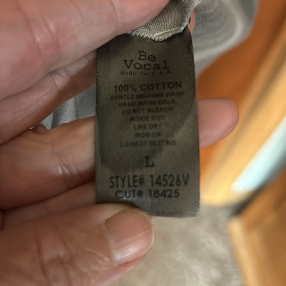 Voice of California. Gray ombré duster with stud accent on front. Size large - Picture 6 of 6